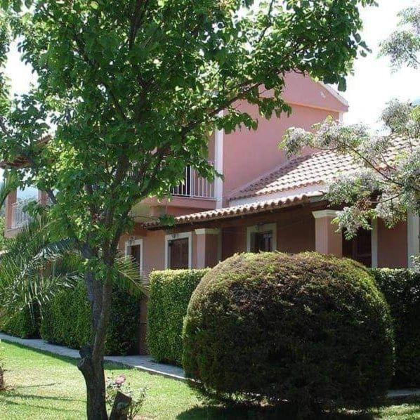 Hellens Village Almiros Beach 外观 照片