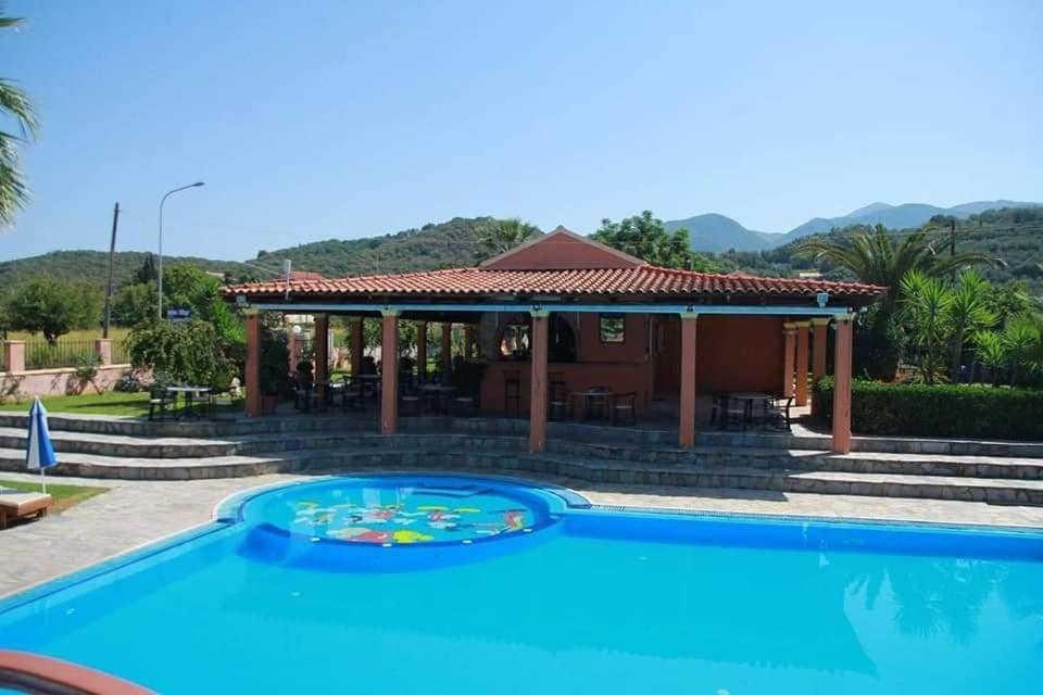 Hellens Village Almiros Beach 外观 照片