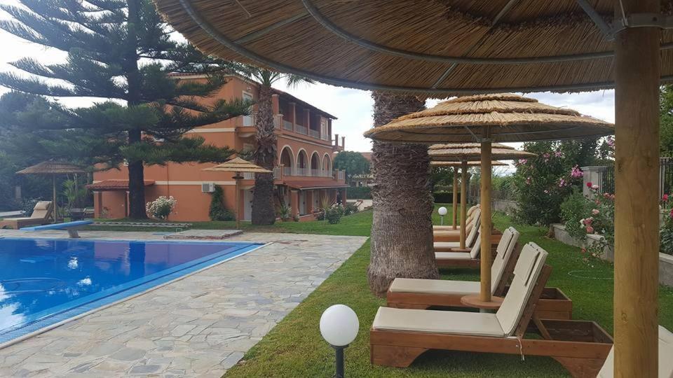 Hellens Village Almiros Beach 外观 照片