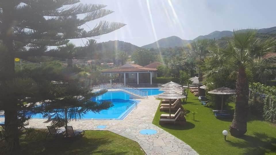 Hellens Village Almiros Beach 外观 照片