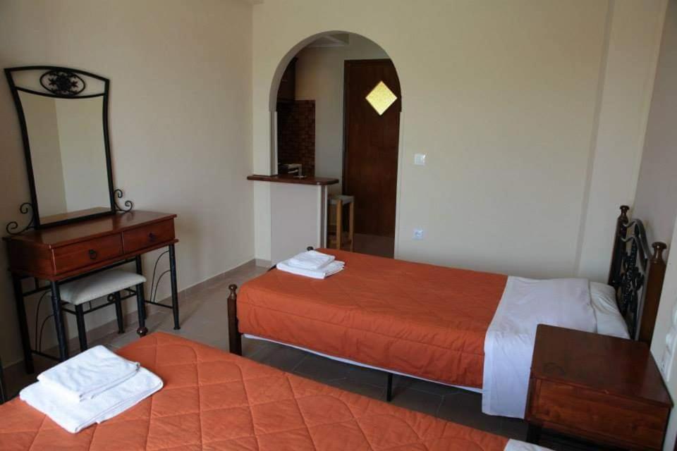 Hellens Village Almiros Beach 外观 照片