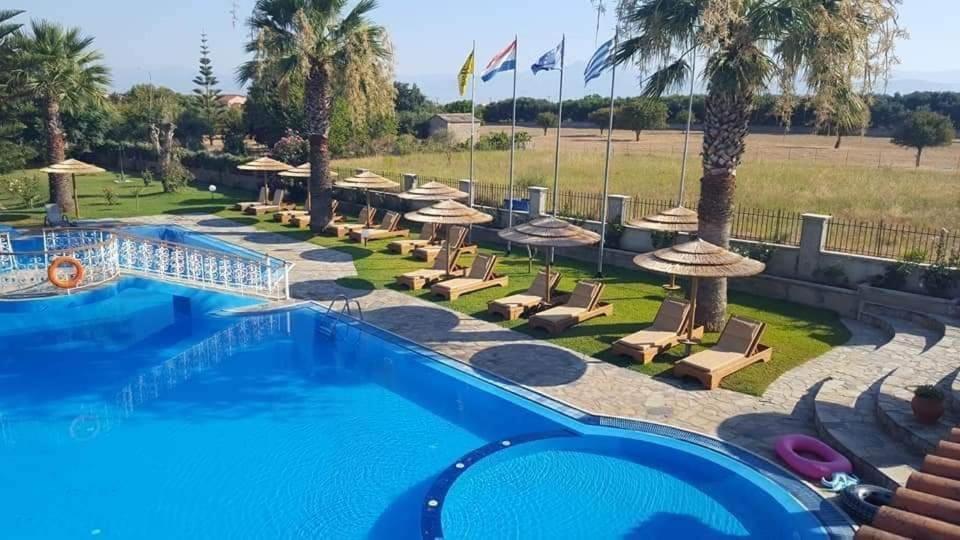 Hellens Village Almiros Beach 外观 照片