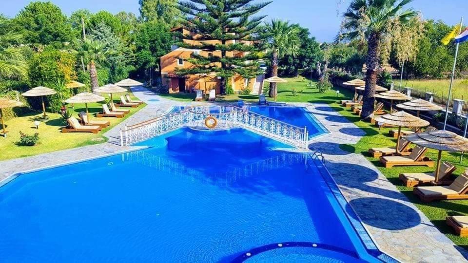 Hellens Village Almiros Beach 外观 照片