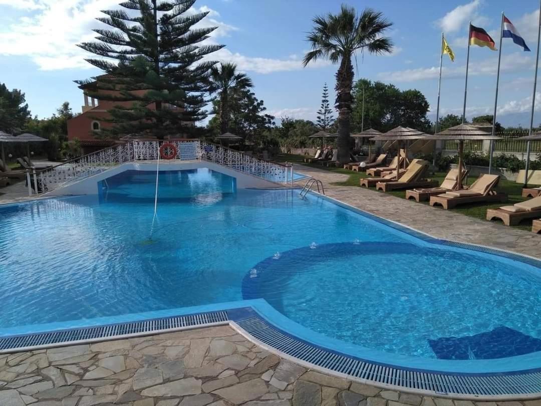 Hellens Village Almiros Beach 外观 照片